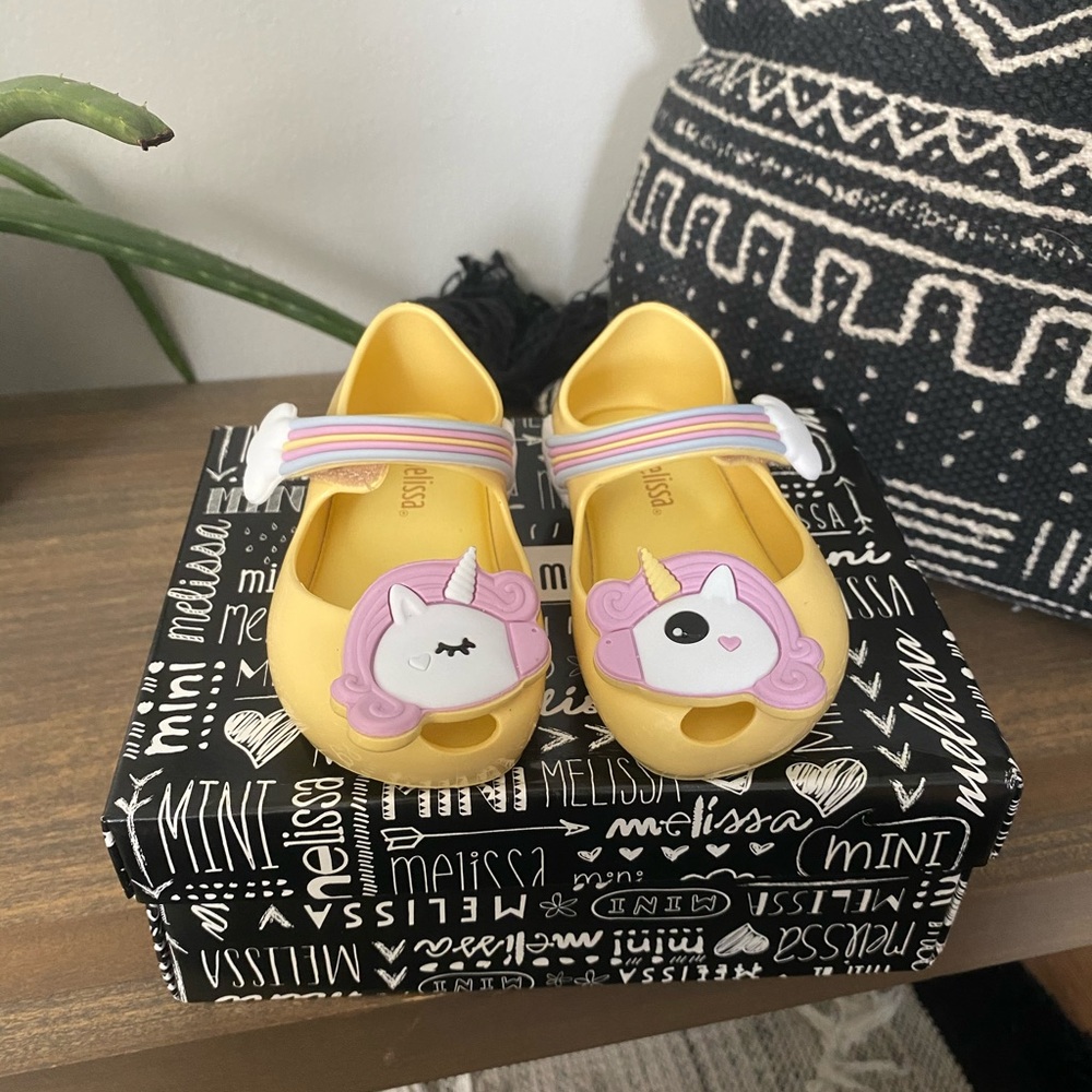 Mini Melissa unicorn shoes - Picture 2 of 3